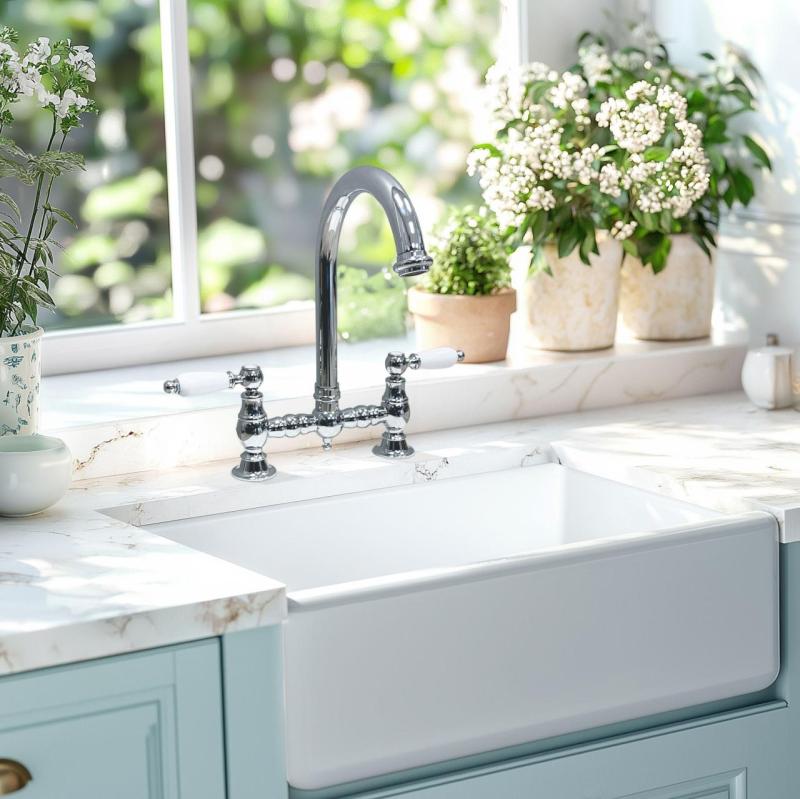 PB Nosztalgikus Konyhai Csaptelep Króm, kerek kifolyóval, fehér fogantyúkkal PBN.CHR.R.WH