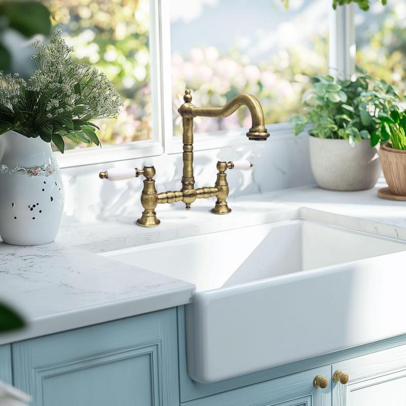 PB Nosztalgikus Konyhai Csaptelep Bronz sarokkifolyóval és fehér fogantyúkkal PBN.BRO.H.WH