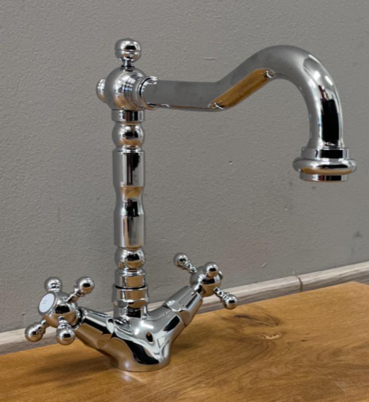 PB klassieke wastafelkraan sterknoppen uitloop 18,5 cm Chroom 1208854932

PB klasszikus mosdócsaptelep csillaggombokkal, 18,5 cm kifolyó, Króm 1208854932