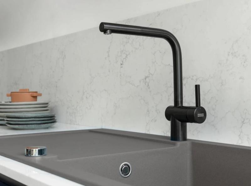 Franke brushed black kitchen tap Atlas Neo with extendable spout 115.0666.436