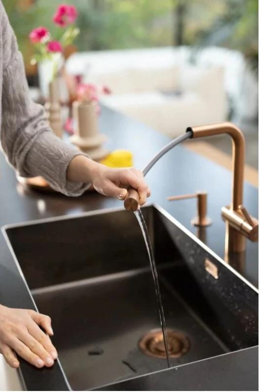 Franke réz konyhai csaptelep Atlas Neo kihúzható kifolyóval pvd réz 115.0628.208