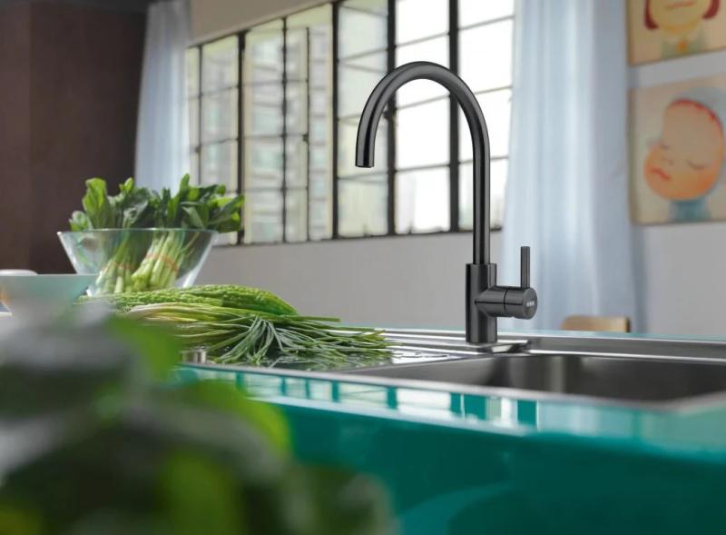 Franke Konyhai csaptelep Eos Neo forgatható kifolyóval, fekete szálcsiszolt 115.0613.590