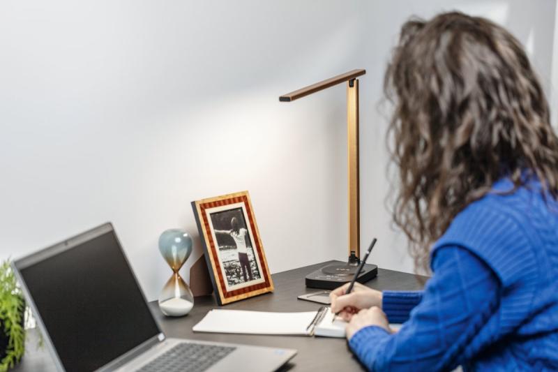 Decor Bureau lamp Bressi 8W 450lm AC220-240V 3-CCT Vezeték nélküli Töltés USB PF>0 5 RA>80 Fekete / Arany 1208962479