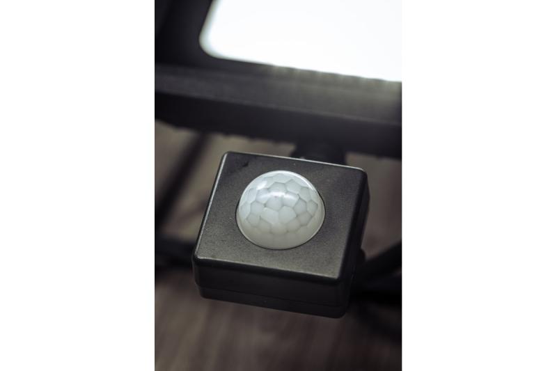 LED-es árnyékolótávcső iNEXT mozgásérzékelővel 30 W 2400 lm, PF>0,9, RA>80, IP65, 120°, 6400 K, fekete test 1208962860