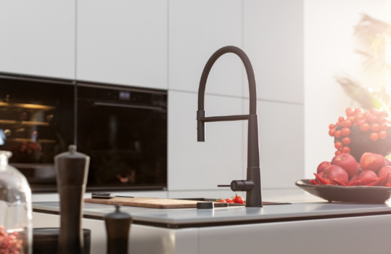 Franke Icon Egykaros Konyhai Keverőcsap Flexibilis Kézizuhannyal, Fekete 115.0690.598