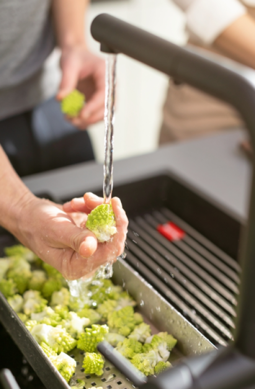 Franke Active Twist Egykaros keverőcsaptelep fekete, kihúzható kifolyóval és integrált lefolyóvezérléssel 115.0669.769