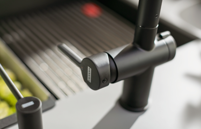 Franke Active Twist Egykaros keverőcsaptelep fekete, kihúzható kifolyóval és integrált lefolyóvezérléssel 115.0669.769