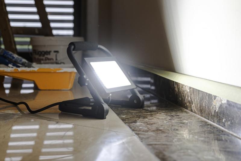 NELI Hordozható Reflektor, LED, 30W, 2700lm, 6400K, AC220-240V, IP65, 1,5m kábel