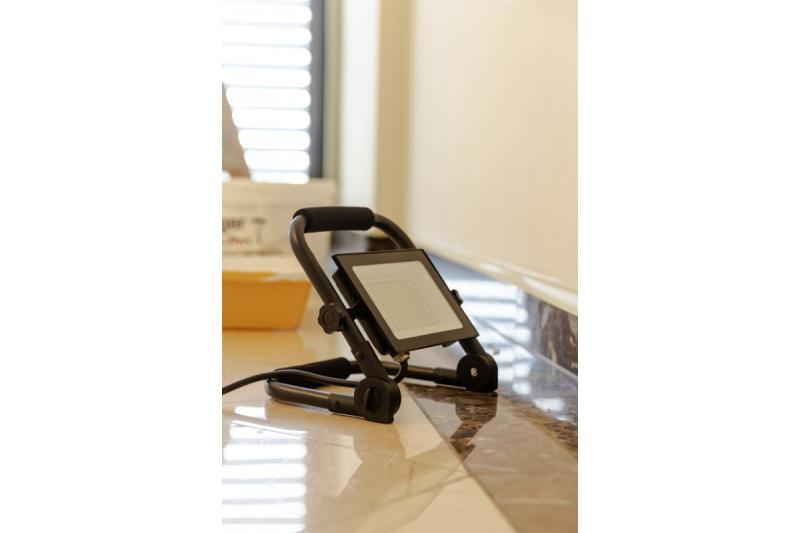 NELI Hordozható Reflektor, LED, 30W, 2700lm, 6400K, AC220-240V, IP65, 1,5m kábel