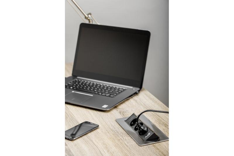 Asztali hosszabbító kábel kazetta nélkül, 3-szoros földelt aljzat, 1,5 m-es tápkábel dugóval, rozsdamentes acél.