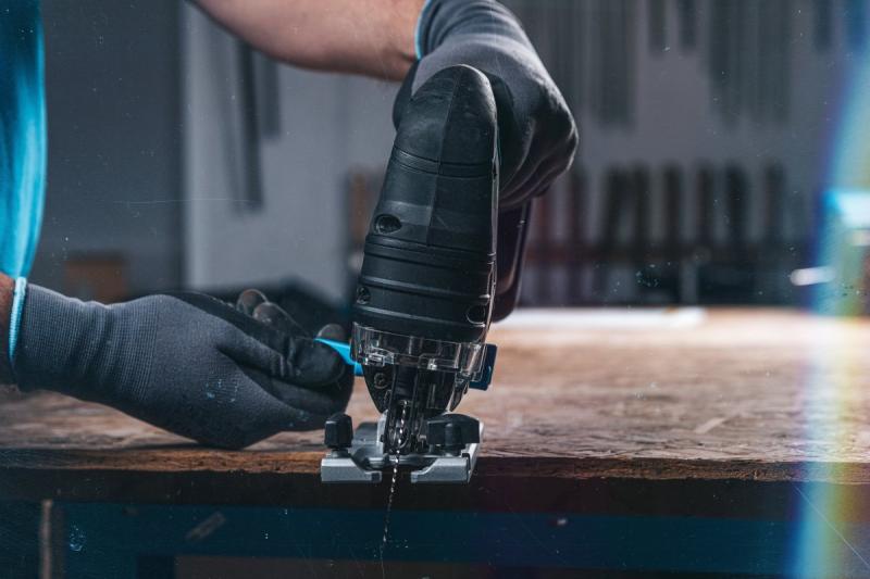 HÖGERT akkumulátoros dekopírfűrész, 18V, rezgéscsillapított fogantyú - akkumulátor nélkül