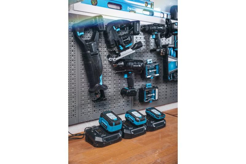 HÖGERT akkumulátortöltő 4A 18V