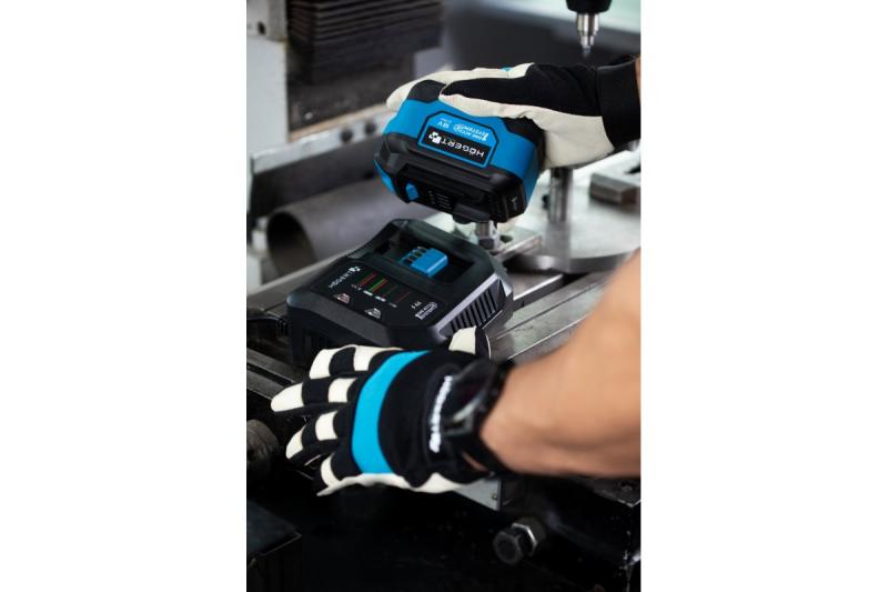 HÖGERT gyorstöltő 6A 18V akkumulátorhoz.