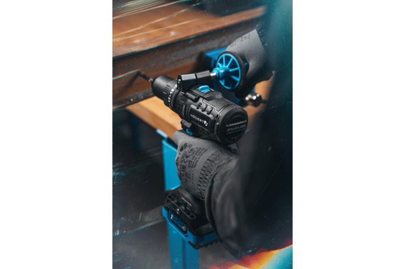 HÖGERT akkumulátoros ütvecsavarozó készlet 200 Nm 18V kefementes motorral.