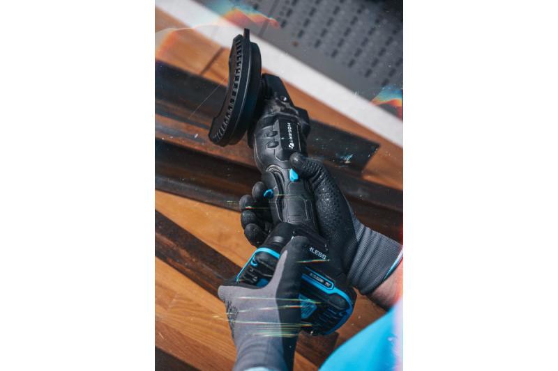 HÖGERT Vezeték nélküli sarokcsiszoló pedálkapcsolóval, 125MM, 18V, készlet akkumulátorral, töltővel, tartozékokkal