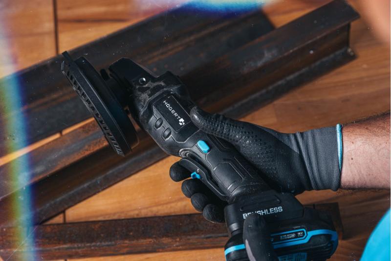 HÖGERT Vezeték nélküli sarokcsiszoló pedálkapcsolóval, 125MM, 18V, készlet akkumulátorral, töltővel, tartozékokkal