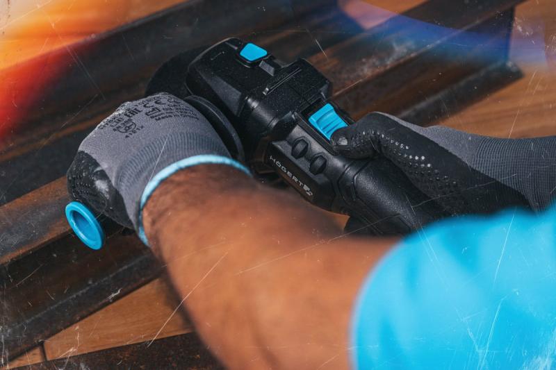 HÖGERT Vezeték nélküli sarokcsiszoló pedálkapcsolóval, 125MM, 18V, készlet akkumulátorral, töltővel, tartozékokkal