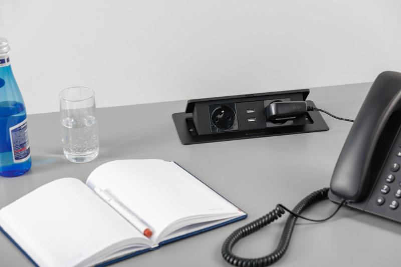 Asztali hosszabbító kábel SOFT 2x földelt aljzat, USB 2.1A, tápkábel dugóval, fekete