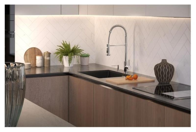 Quadri Redwick konyhai csaptelep króm félrugalmasságú kifolyóval és zuhannyal, 2 sugártípussal és vízálló funkcióval 1208971412