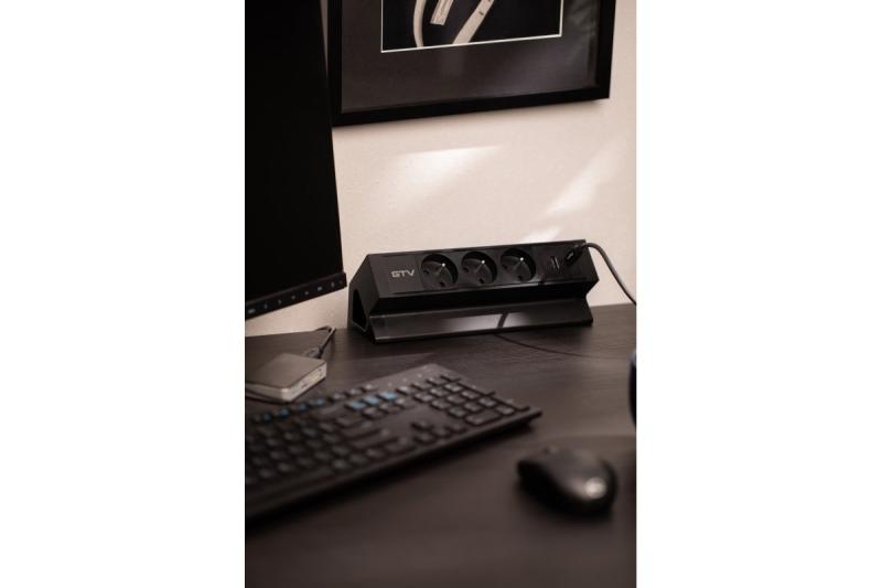 Basco bútoraljzat, 3 x földelt aljzat, USB A+C, 1,5 m kábel, fekete szerelvénnyel