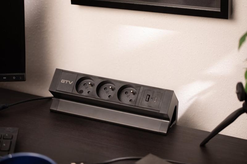 Basco bútoraljzat, 3 x földelt aljzat, USB A+C, 1,5 m kábel, fekete szerelvénnyel