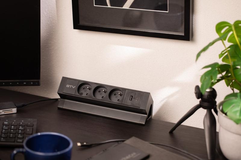 Basco bútoraljzat, 3 x földelt aljzat, USB A+C, 1,5 m kábel, fekete szerelvénnyel