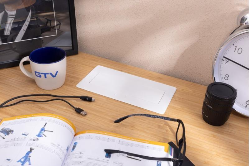 MULTISOFT Bútorcsatlakozó 2x Földelt Dugalj, USB A+C, RJ45, Hálózati Kábel Csatlakozóval, Fehér