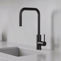 Pure.Sink Luxion Mat fekete konyhai csaptelep négyzet alakú, kihúzható kifolyóval PLXSQUA-10